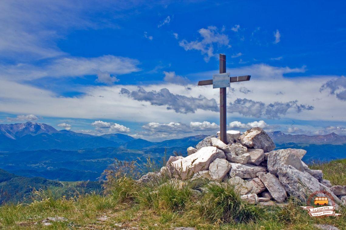 Croce sulla vetta del Monte Foltrone